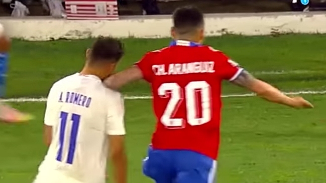 “El golpe no es totalmente en la cara”: El diálogo de Pitana con el VAR en la expulsión de Aránguiz