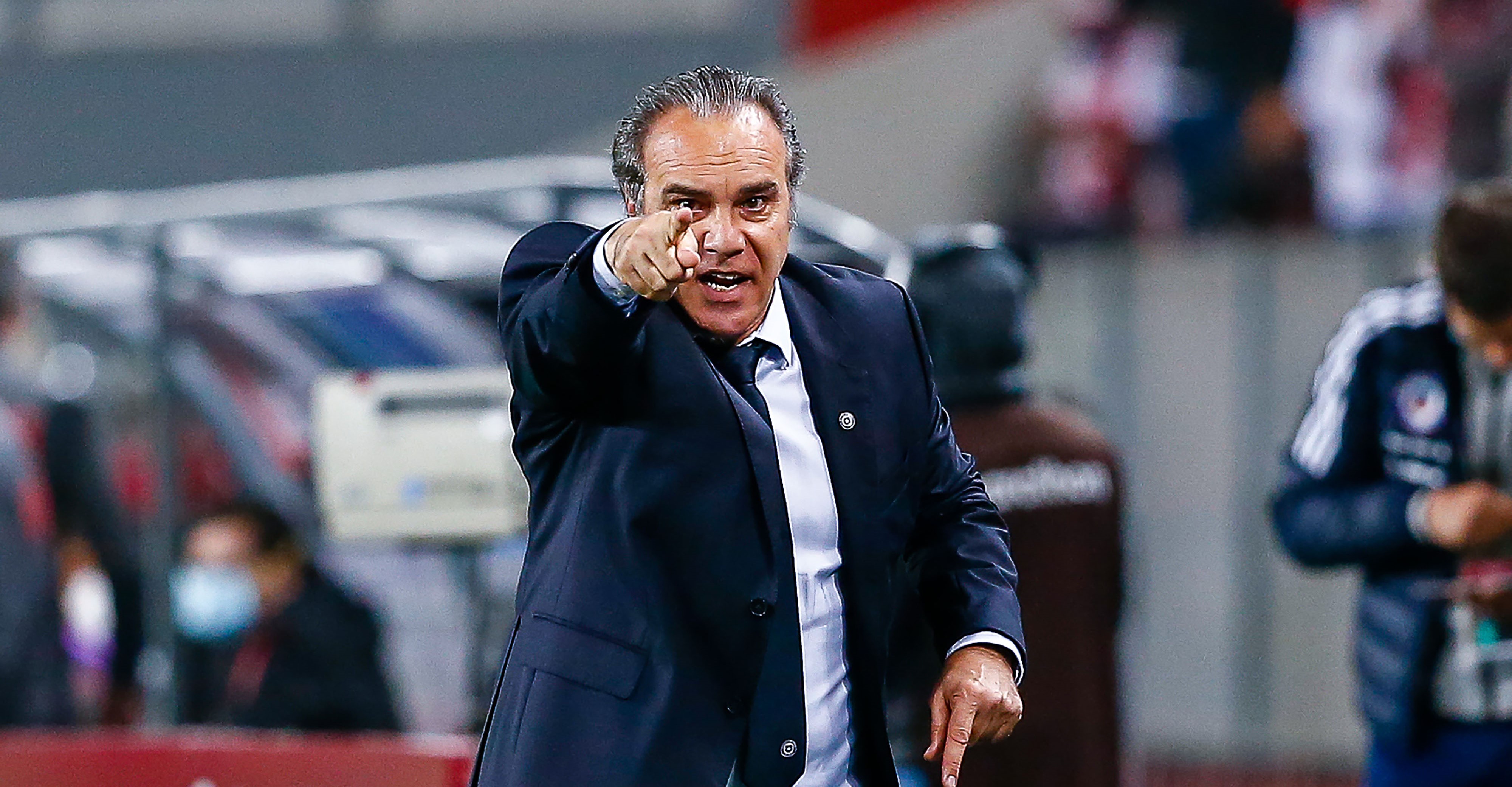 Lasarte le respondió a Caszely: No conozco casi en ningún caso quiénes representan a los jugadores