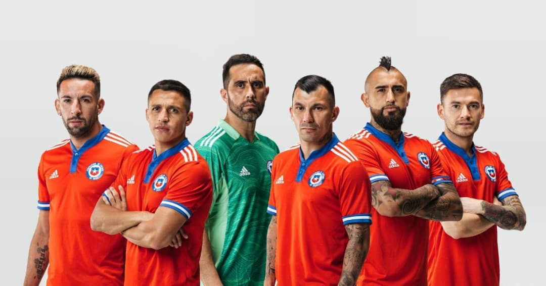 La emotiva arenga de Medel con su “familia” de La Roja: Seguimos más fuertes y unidos que nunca