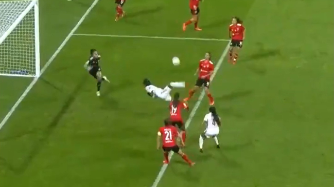 ¡Para aplaudir! El golazo de chilena en la goleada del Lyon de Tiane Endler en la Champions