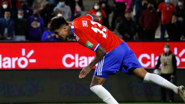 ¡Mató, mató! Erick Pulgar puso en ventaja a la Roja con impecable frentazo