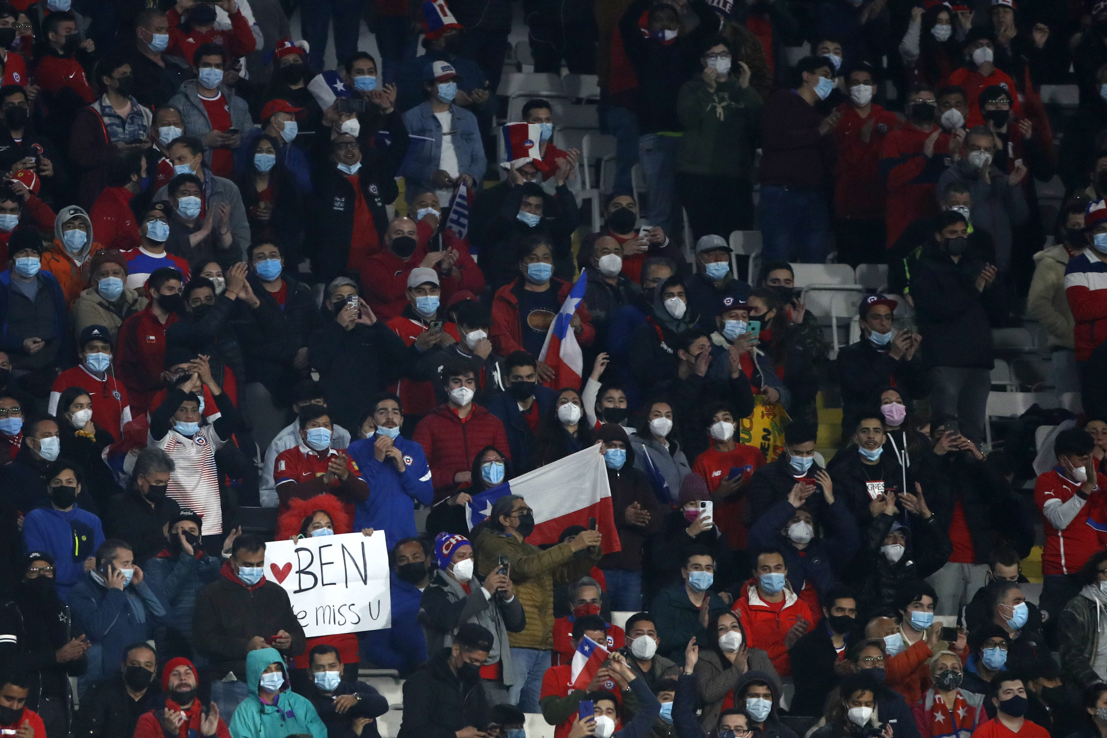 La FIFA sancionó a Chile con multa y reducción de aforo por actos discriminatorios de hinchas