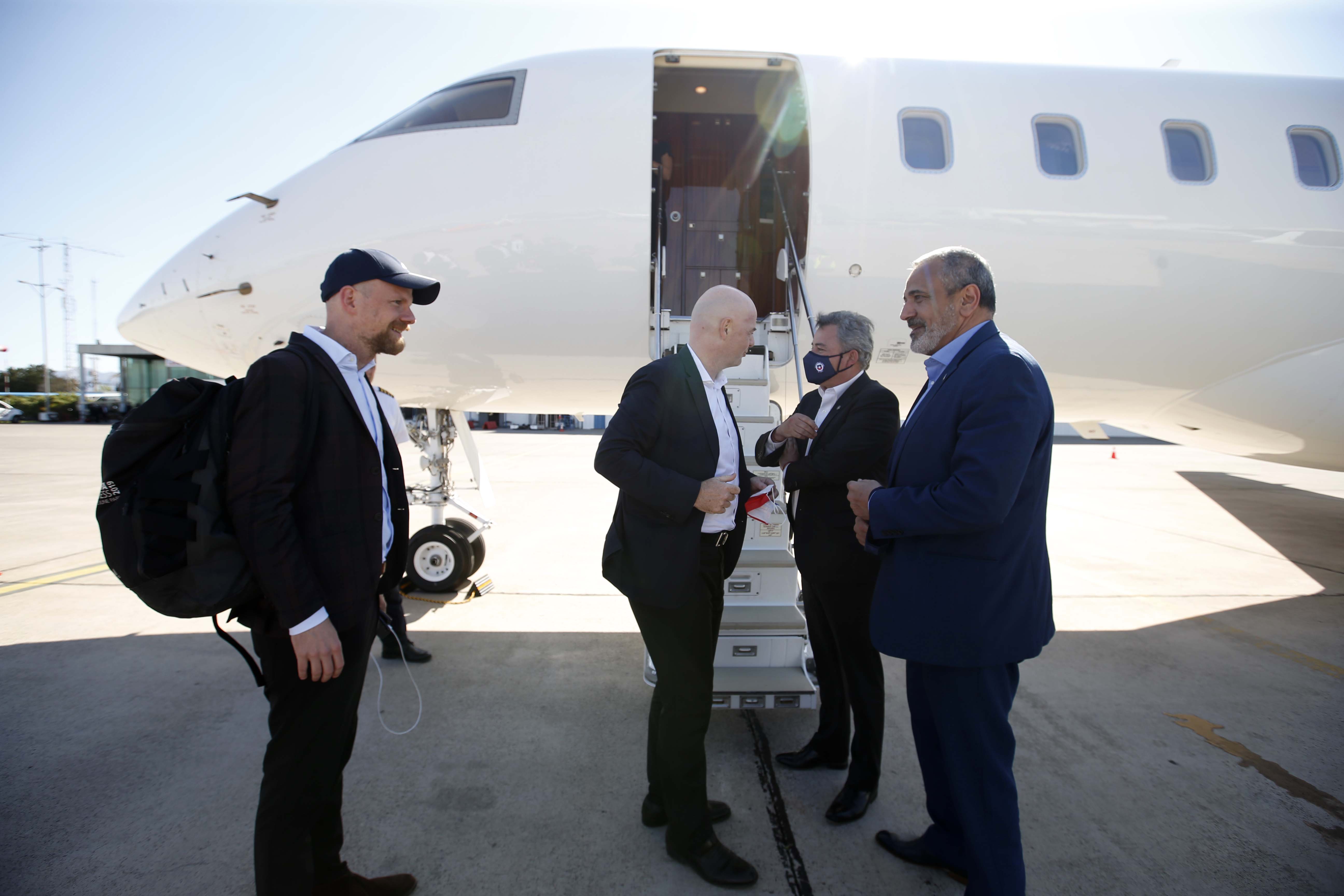 Gianni Infantino dejó Chile y emprendió rumbo a Argentina