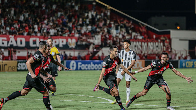 Atlético Mineiro de Eduardo Vargas fue sorprendido por A. Goianense en el Brasileirao