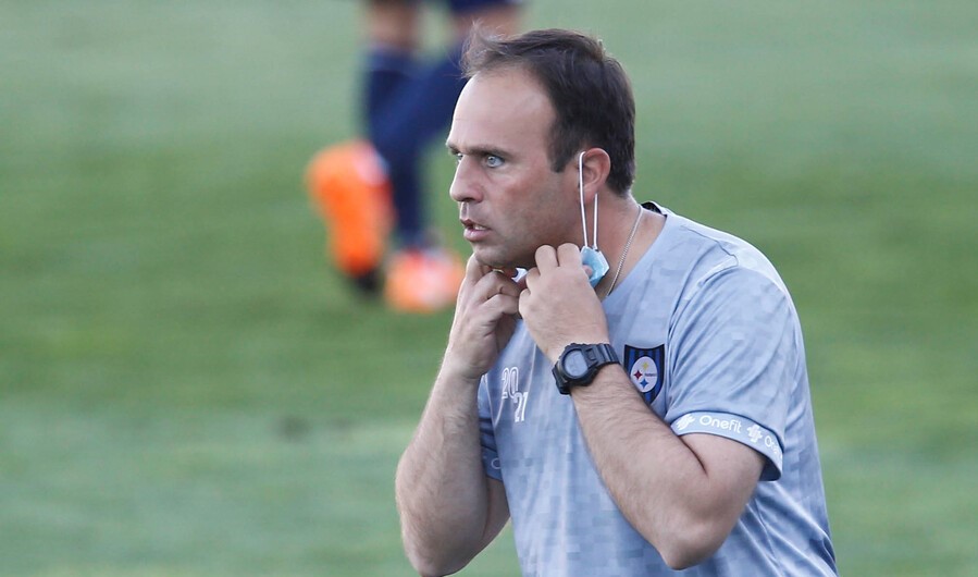 ¡No va más! Huachipato anunció la salida del técnico Juan José Luvera