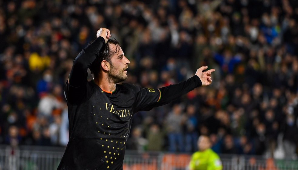 Fiorentina de Erick Pulgar sufrió nuevo tropiezo en la Serie A al perder con Venezia FC