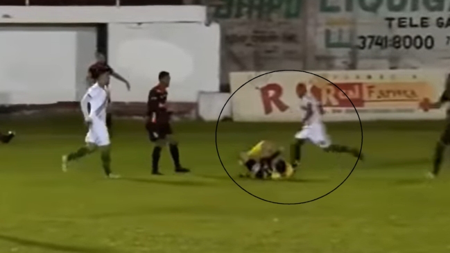 Jugador que agredió con una patada al árbitro fue duramente sancionado