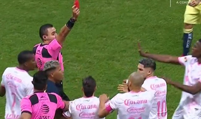 Diego Valdés fue expulsado en Santos Laguna que perdió ante América en la liga mexicana