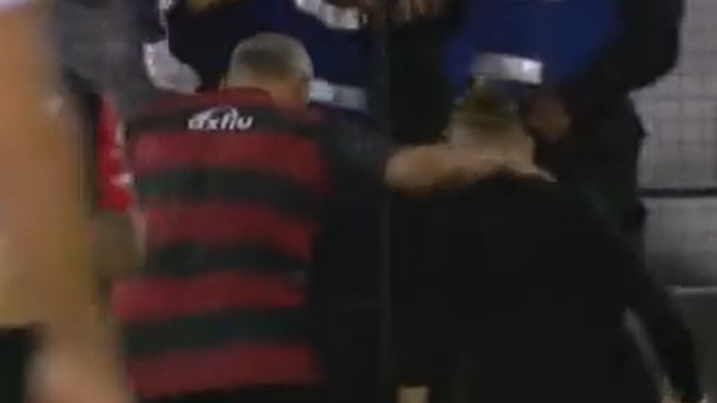 Beccacece fue agredido por el técnico rival tras celebrarle un gol en la cara