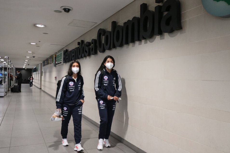 La Roja femenina arribó a Bogotá para sus amistosos ante Colombia