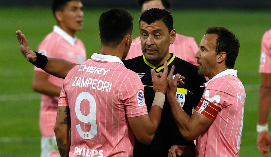 ¿Era para expulsión? Roberto Tobar protagonizó severa polémica con Fernando Zampedri