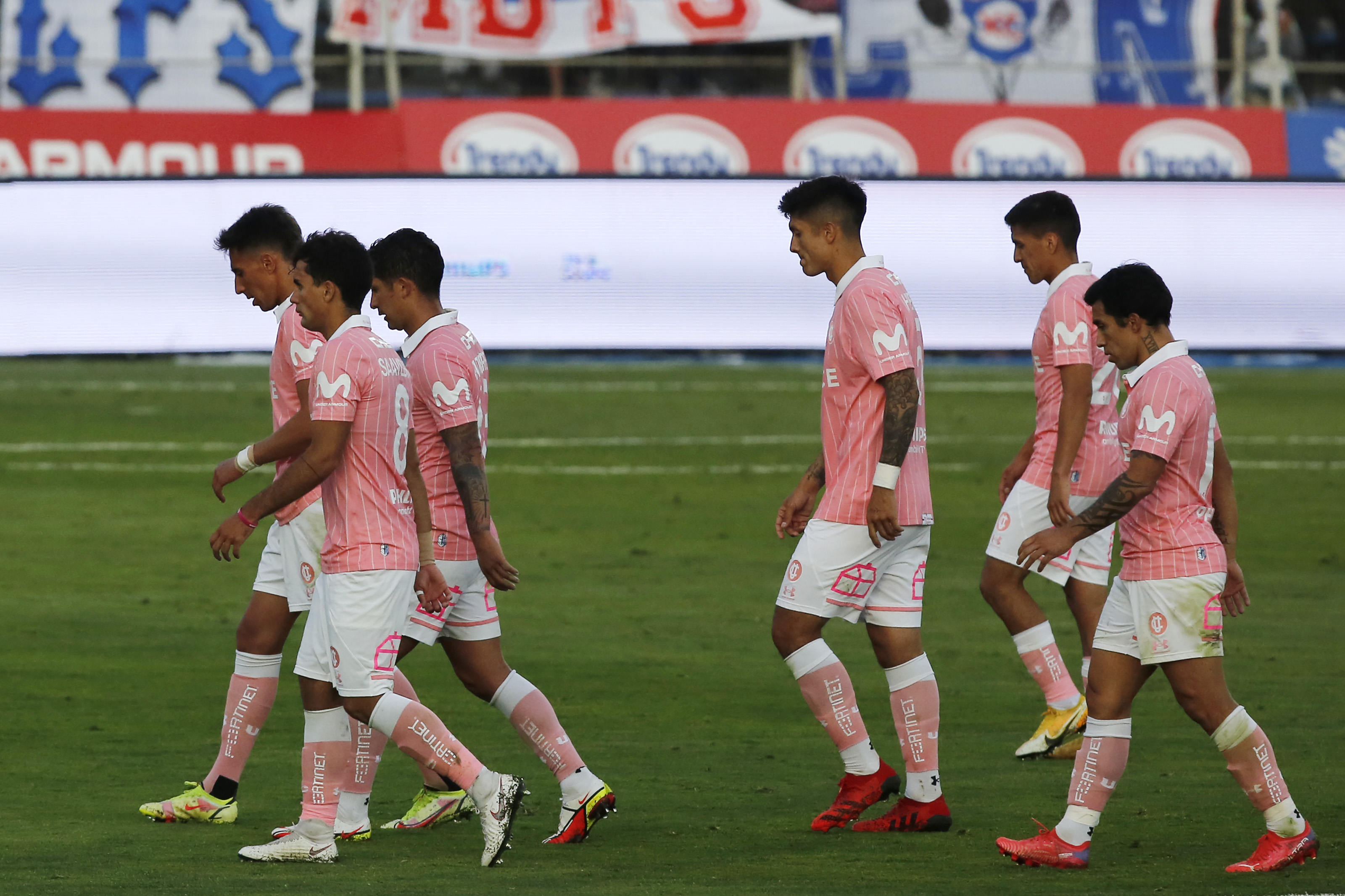 “La Franja”: La UC venció a S. Wanderers con polémicas arbitrales