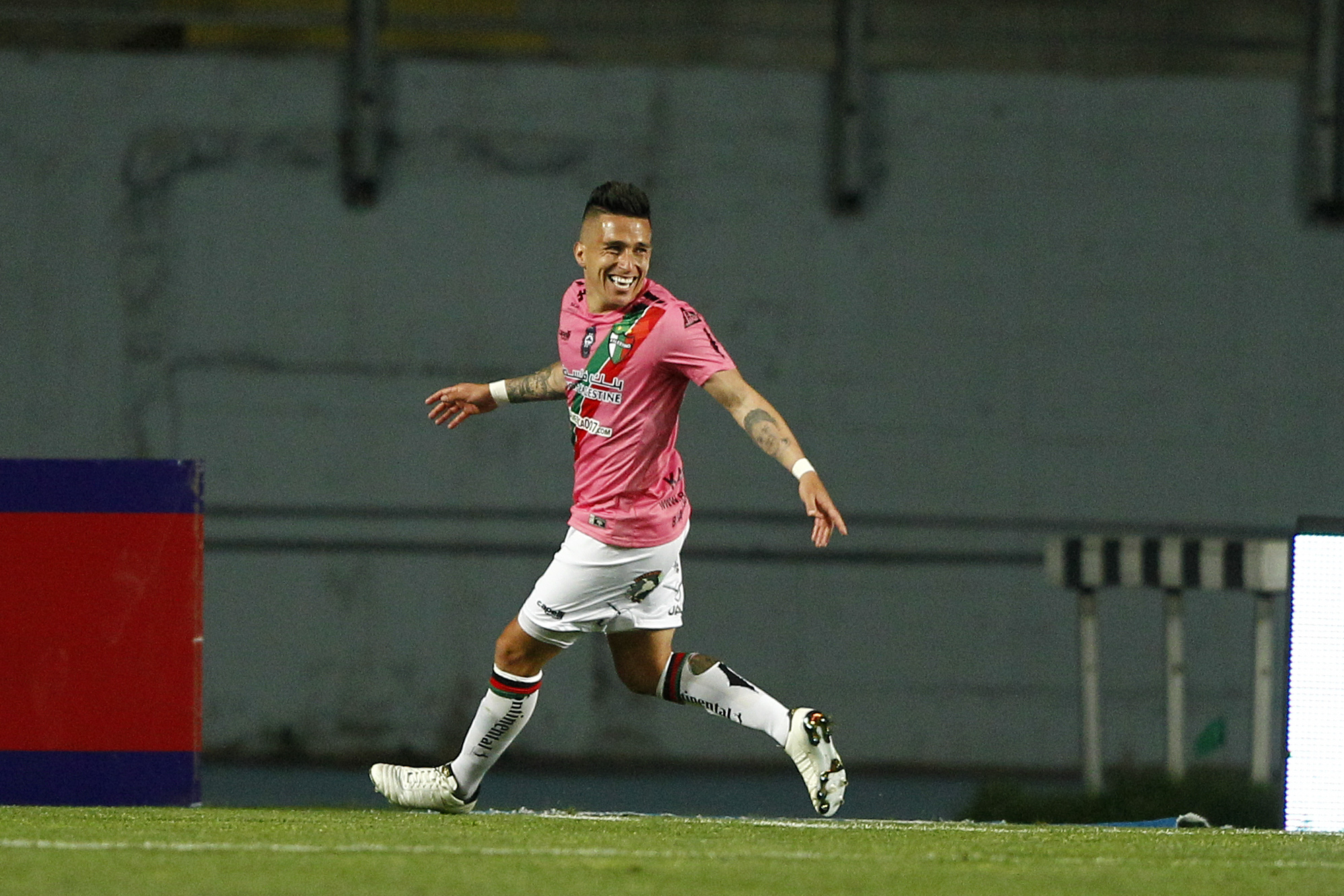 Bryan Carrasco noqueó a Universidad de Chile y desató la alegría de Palestino con un golazo