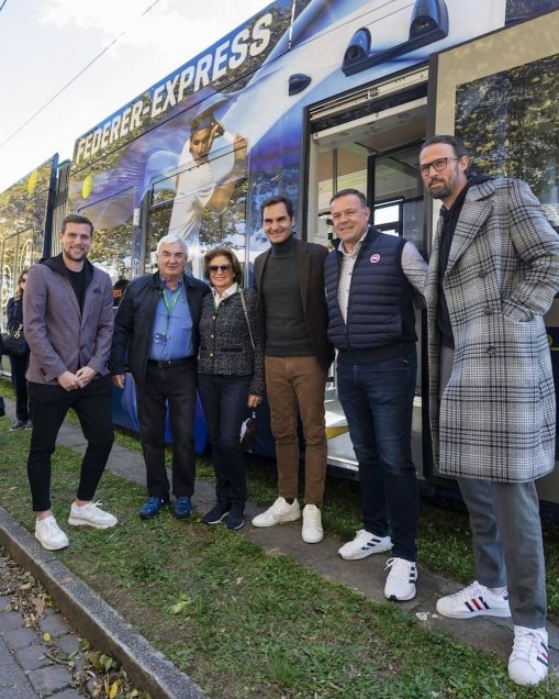 El tranvía de última generación “Federer-Express” en Basilea en honor al legendario tenista