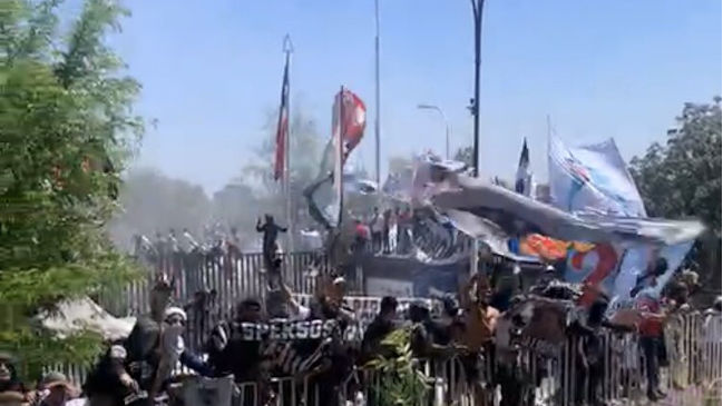Hinchas de Colo Colo causaron desórdenes en el arengazo previo al clásico con la UC