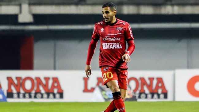 Federico Mateos arremetió con un derechazo y puso a Ñublense en ventaja sobre Everton