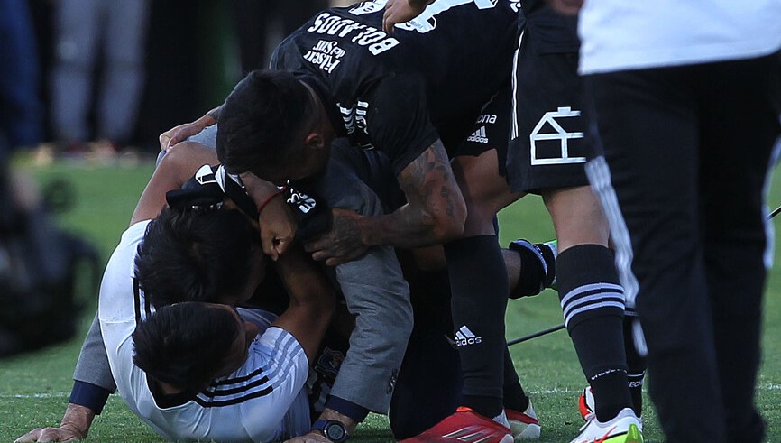 La efusiva celebración de Iván Morales con Gustavo Quinteros tras el clásico ante la UC