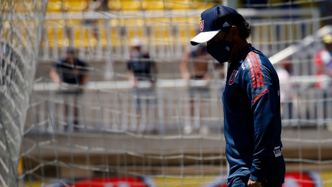 Hinchas de la U rayaron el CDA y acusaron a jugadores de “hacerle la cama” a Valencia