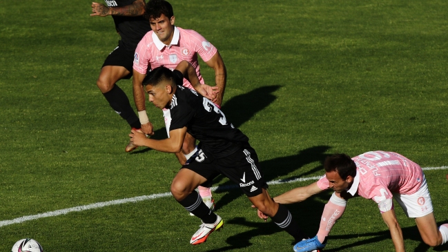 La viral foto de “Chapa” Fuenzalida tratando de detener a Joan Cruz