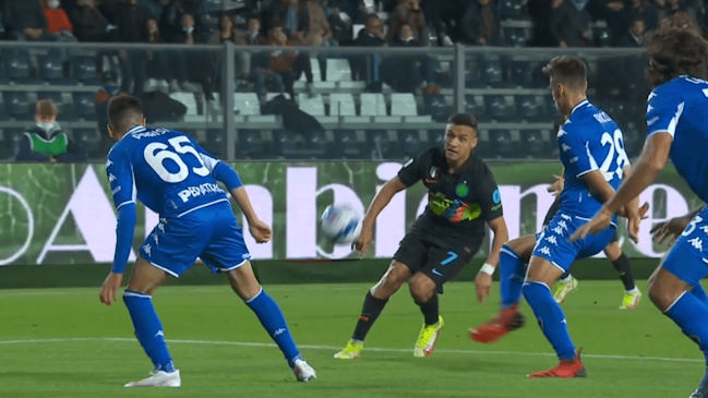 La asistencia de lujo de Alexis que generó el primer gol de Inter sobre Empoli