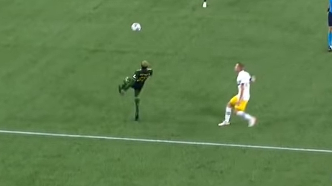 “A lo Zlatan”: Compañero de Felipe Mora anotó extraordinario golazo de chilena