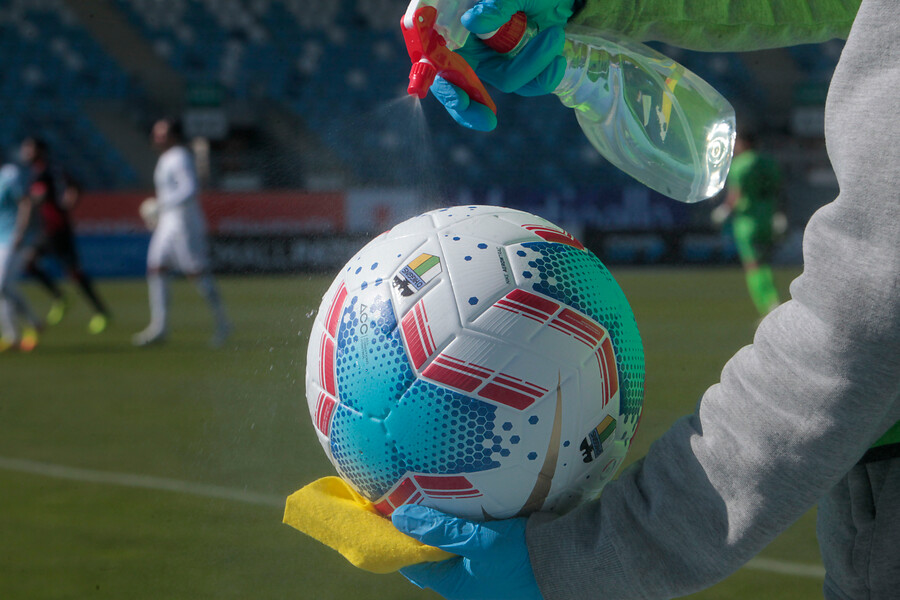 Presidente de la Comisión Médica de la ANFP: Creemos que los contagios se producen fuera de los clubes