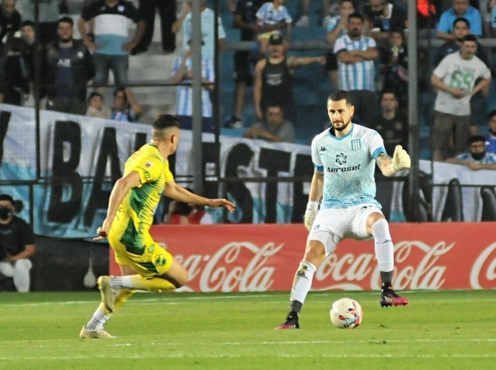 Racing de Eugenio Mena y Gabriel Arias sumó nueva caída al perder con Defensa y Justicia de Beccacece