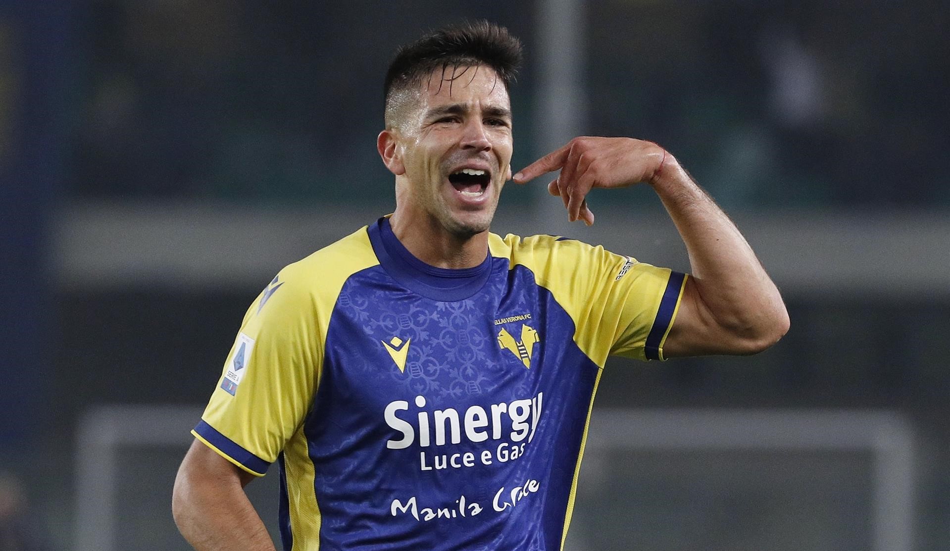 Giovanni Simeone lideró con un doblete el triunfo de Hellas Verona ante una irregular Juventus