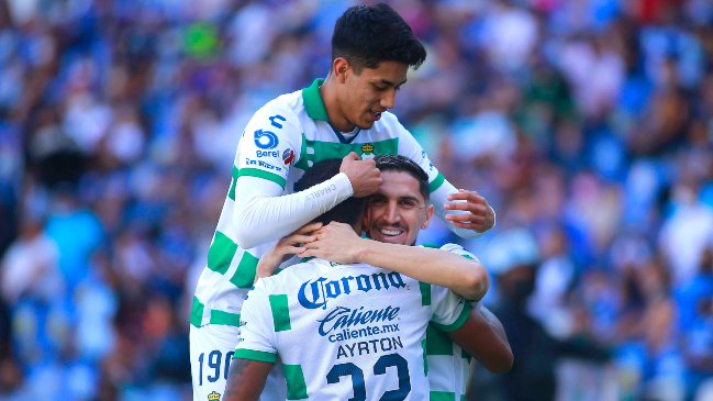 Diego Valdés fue héroe y le dio un valioso triunfo a Santos Laguna con un tremendo tiro libre