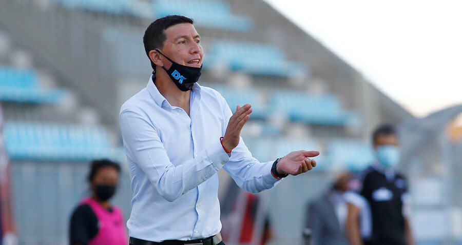 El nombre de Cristian Leiva toma fuerza en la U para suceder al renunciado Esteban Valencia