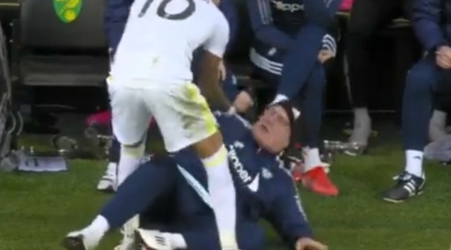 Marcelo Bielsa sufrió aparatosa caída tras embestida de Raphina