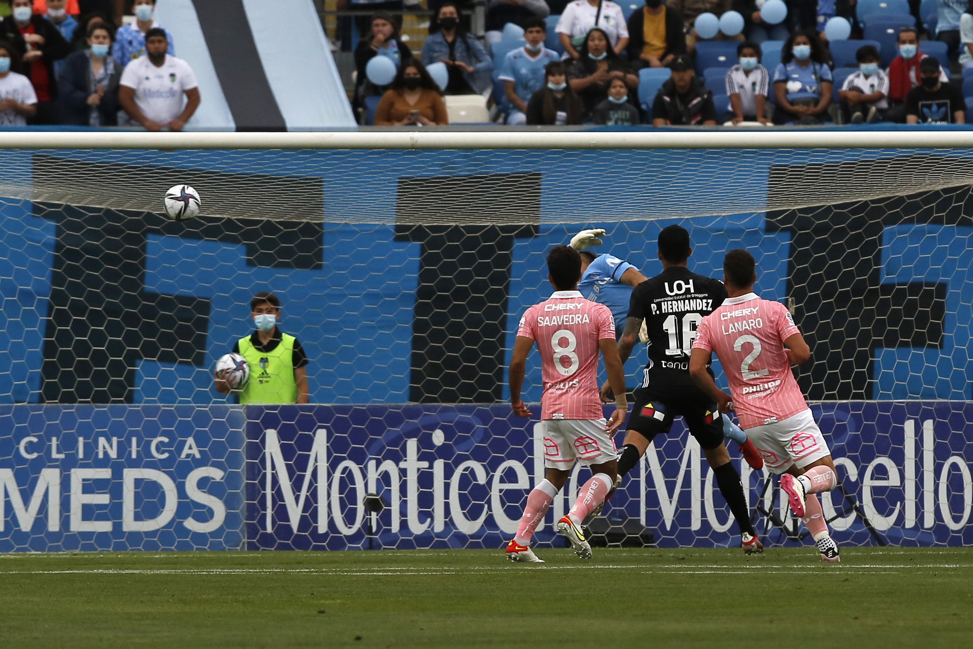 Ramón Fernández soltó un tremendo derechazo para golpear a la UC