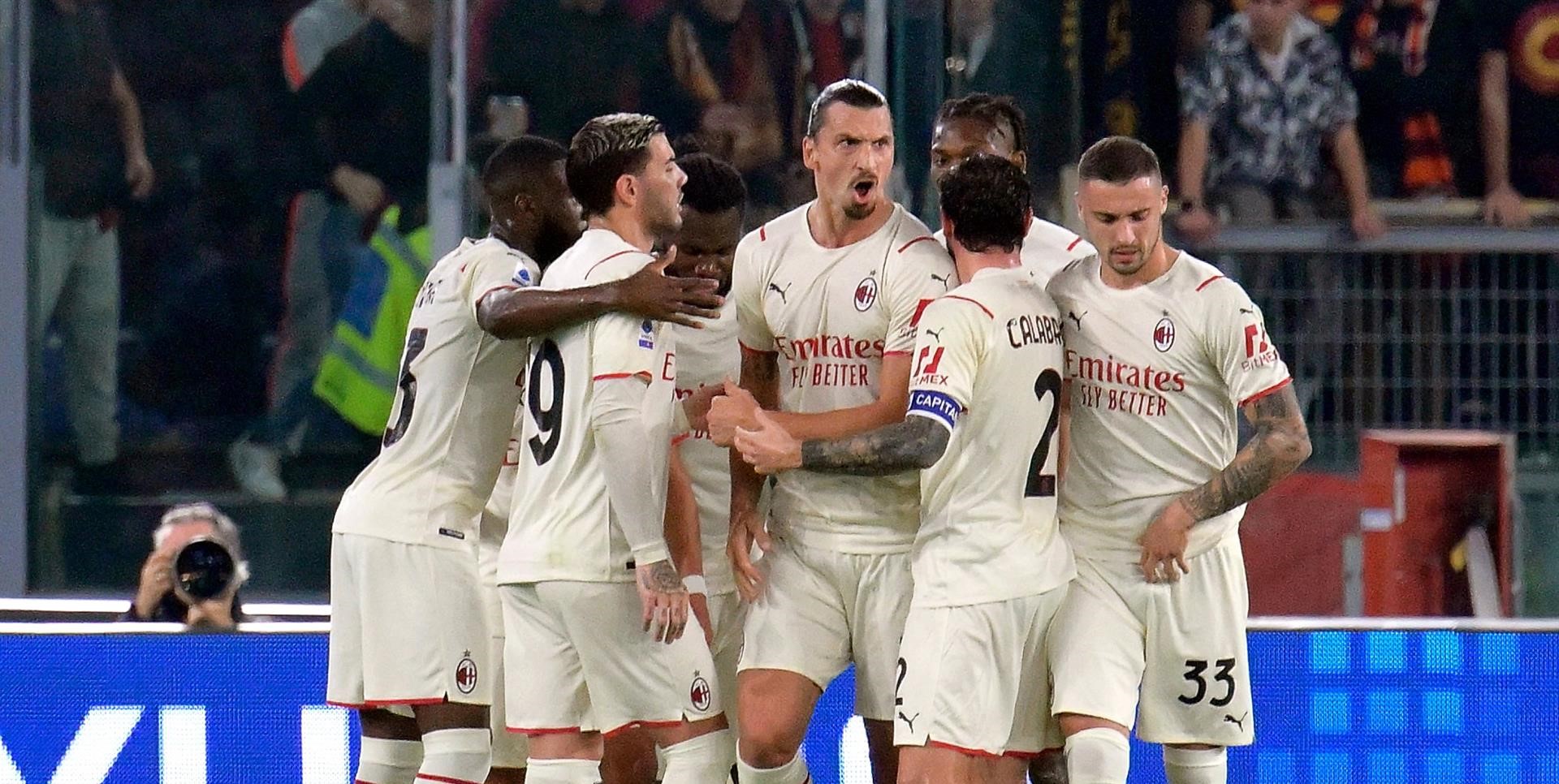 Zlatan Ibrahimovic anotó golazo de tiro libre en victoria de AC Milan sobre Roma