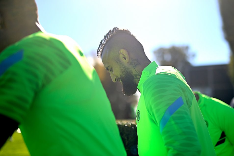 Arturo Vidal y Alexis Sánchez encabezaron viaje de Inter para enfrentar a Sheriff