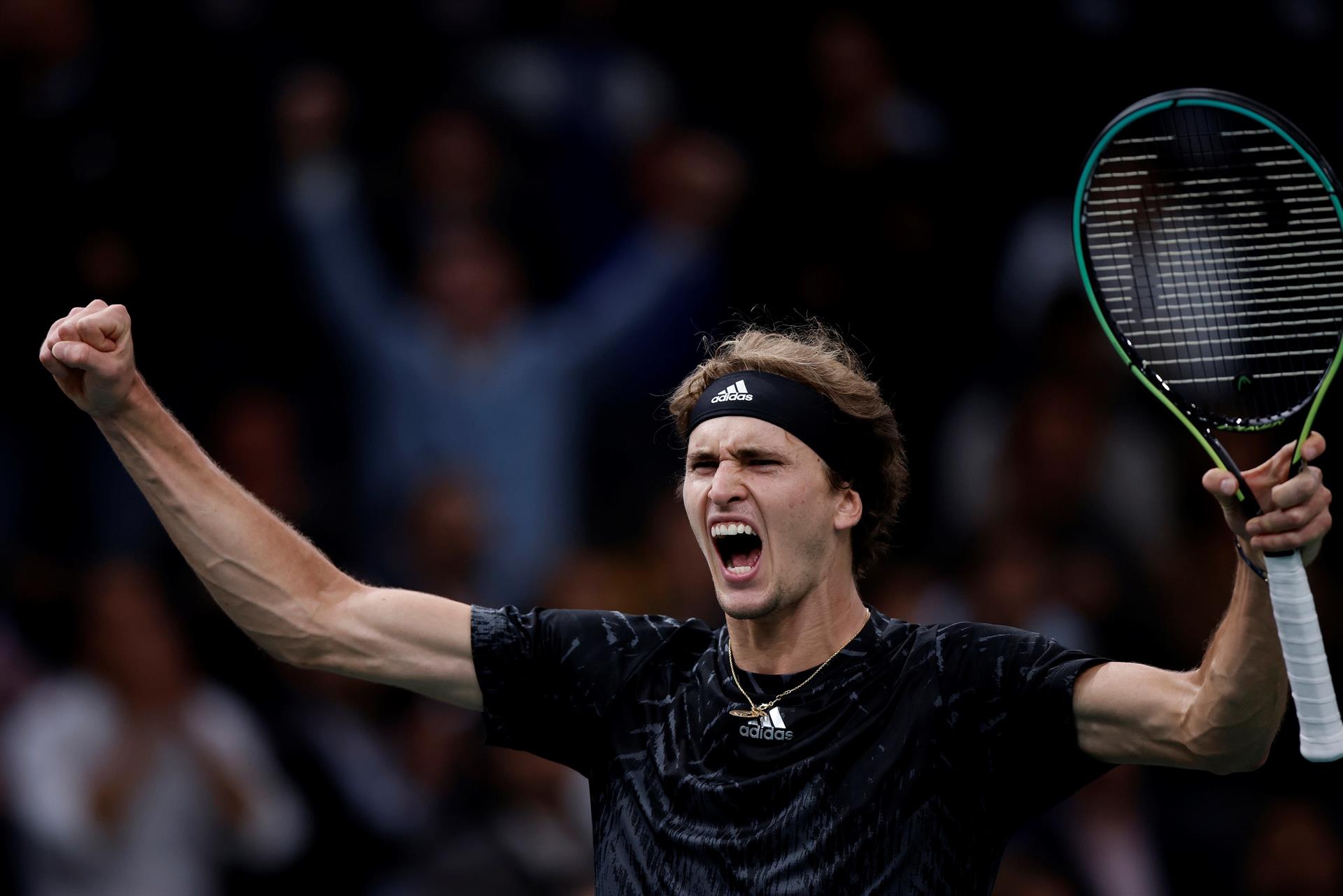 Alexander Zverev ganó una batalla a Grigor Dimitrov y avanzó a cuartos en París-Bercy
