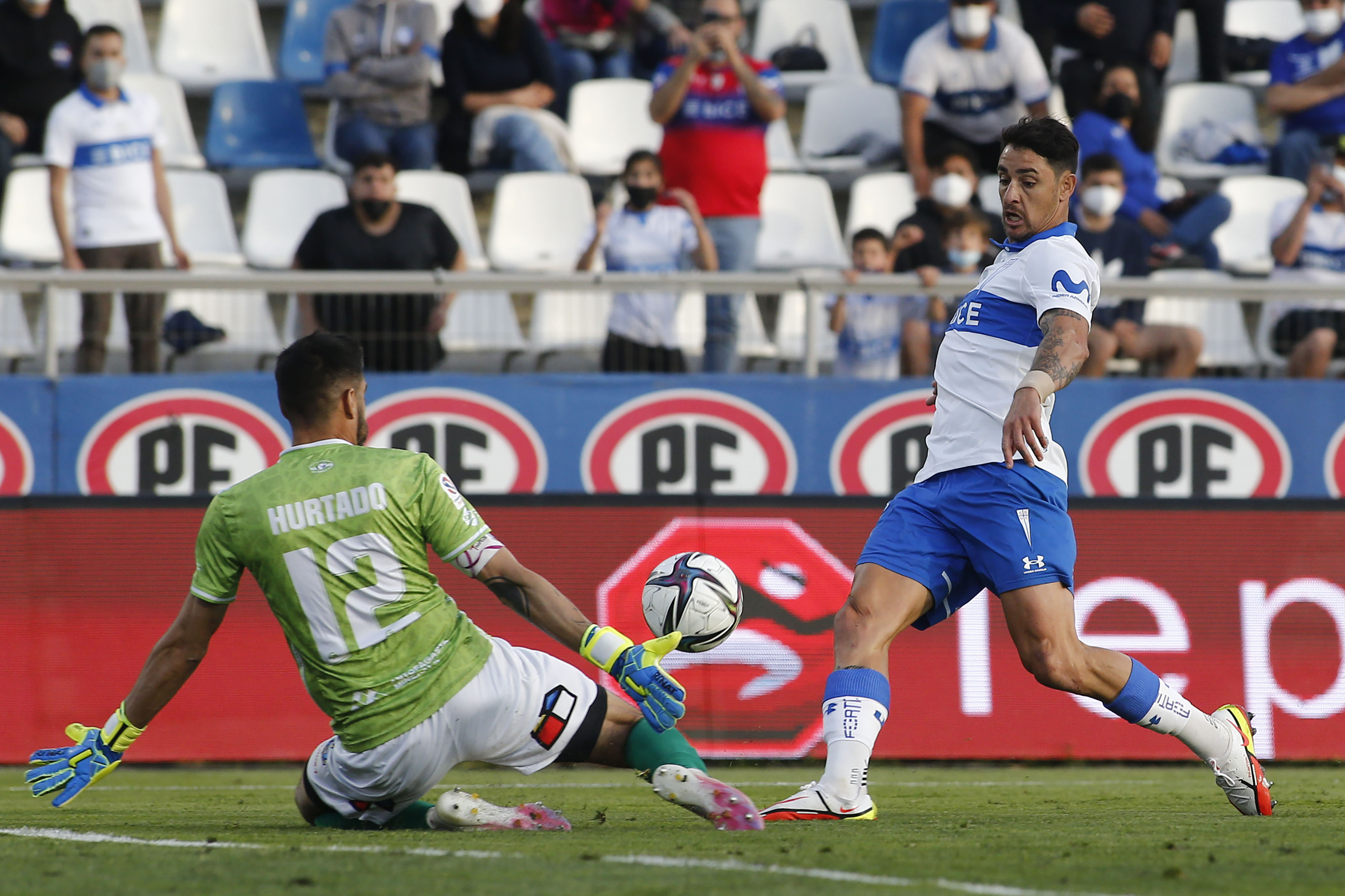 Fernando Zampedri definió con clase para aumentar la ventaja de la UC sobre Antofagasta