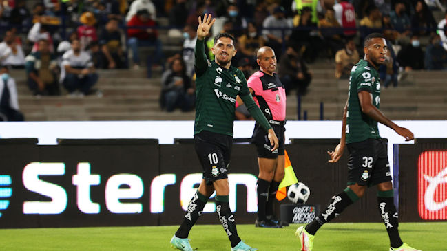 Diego Valdés anotó un doblete en sólido triunfo de Santos Laguna sobre Pumas