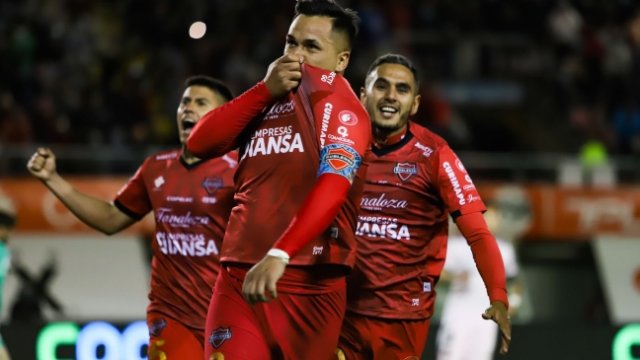 Nicolás Vargas anotó de penal el gol del triunfo de Ñublense ante U. de Chile