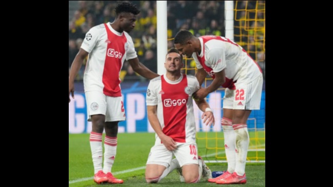 Jugador sorprendió con un yeso en el pene tras lesionarse en duelo de Champions