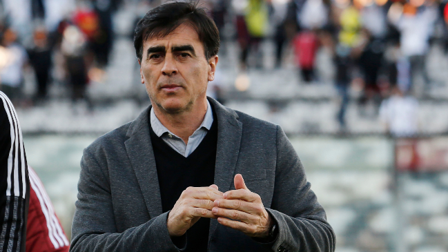 Quinteros y la burbuja en Colo Colo: Si hay más contagios, queremos evitar contactos estrechos