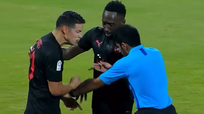 James Rodríguez arriesga severa sanción por empujar e intentar agredir a árbitro en Qatar
