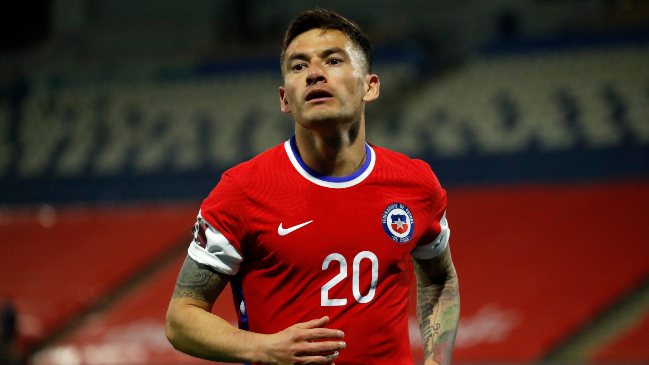 Charles Aránguiz fue liberado de la convocatoria de La Roja por un “retroceso” en su recuperación
