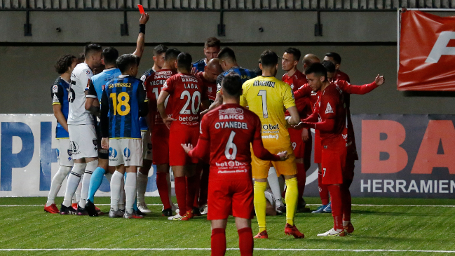 ¿Te parecieron? La expulsiones que complicaron a U. La Calera frente a Huachipato
