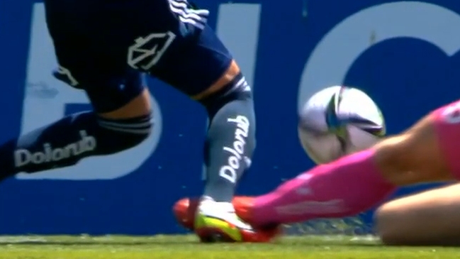 “Veo que disputan el balón, llegan juntos”: El diálogo del VAR en la polémica del clásico