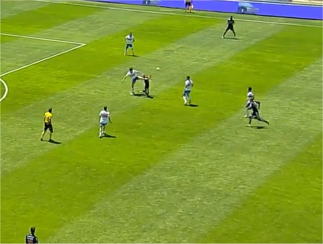 La dura patada de Parot a Sandoval que casi pasó inadvertida en el clásico universitario