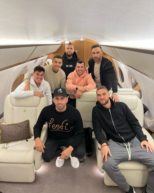 La legión de cracks chilenos en Europa emprendió rumbo para sumarse a La Roja