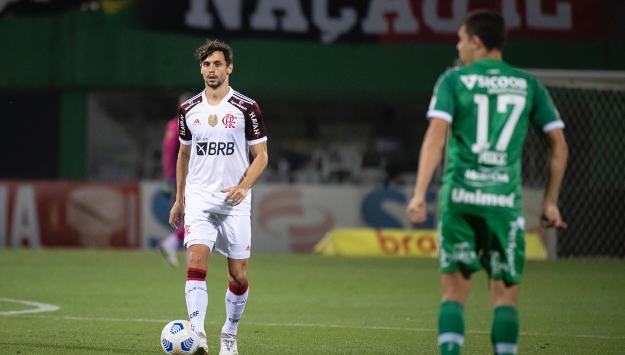 Flamengo se enredó en su lucha por el Brasileirao con empate ante el colista Chapecoense