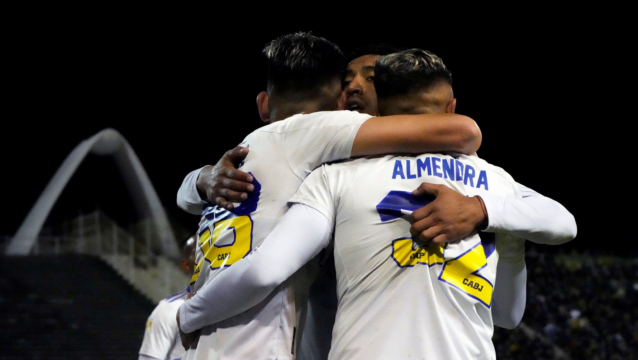 Boca Juniors goleó a Aldosivi con “ritmo colombiano” en la liga argentina