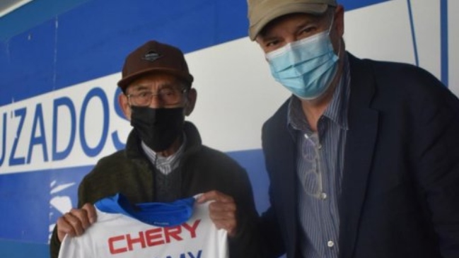 “El agente topo” y su fanatismo por la UC: Para mí el verdadero clásico de Chile es ante la U