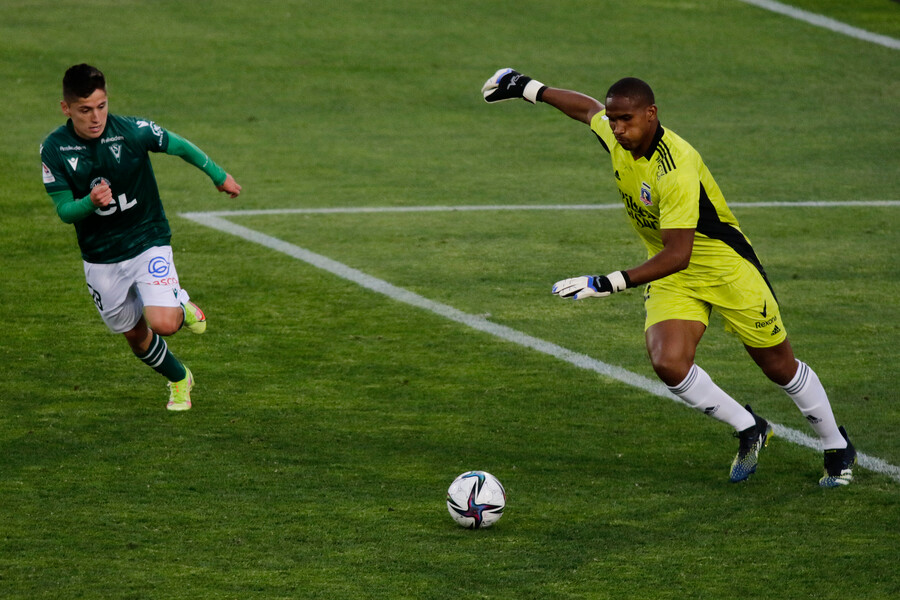Con bajas obligadas: La formación de Colo Colo para el crucial duelo ante Melipilla